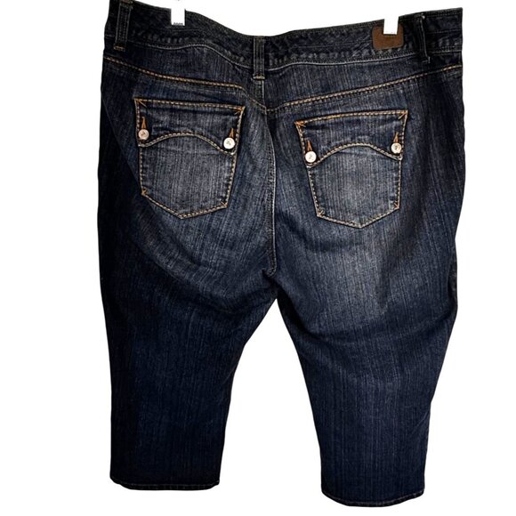 American Rag  Size 18  Crop Denim Capri Jeans With Button Zip Closure - Picture 10 of 16